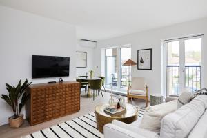 The Wembley Park Retreat - Modern 2BDR Flat with Balcony