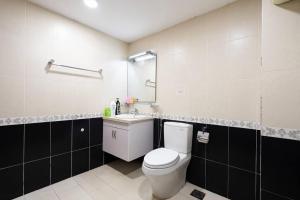 Spacious 2 br at city center 1st district