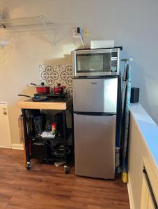 Small private get away, tiny home garage studio apartment