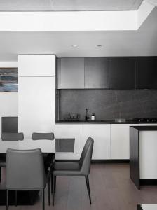 Modern Minimalism Slate Chic in the City