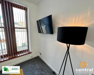 CENTRAL SERVICED APARTMENTS - Cosy 1 Bedroom - Central Location - Walk Away from Waterfront - Walk Away to Bus & Train Station - Long Stays Welcome