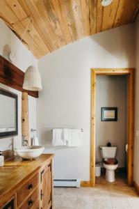 Adobe-Style Retreat - Game Room - 8 Mins to Breck