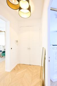 Champs Elysées!Montaigne, New Luxurious 6pers flat