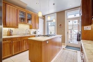 Stunning Historic Home - DT Location! - Sleeps 8