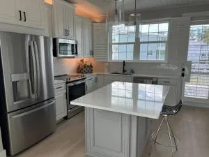 Brand new 3 bedroom Cortez Village Ann Maria Island Beaches TWO WEEK MINIMUM - Cortez