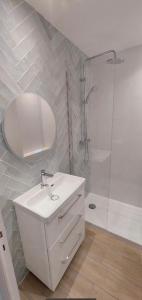Appartements Nice bas Cimiez- Coquet F1, climatisee, Parking : photos des chambres