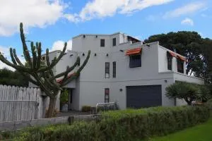 Hosts on the Coast - Oasis on Ocean - Whiritoa