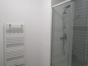 Appartements Appartement a Floirac avec 2 chambres, un parking prive, une terrasse, a 5 minutes en voiture de l'Arkea Arena de Bordeaux : photos des chambres