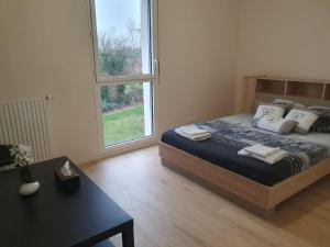 Appartements Appartement a Floirac avec 2 chambres, un parking prive, une terrasse, a 5 minutes en voiture de l'Arkea Arena de Bordeaux : photos des chambres