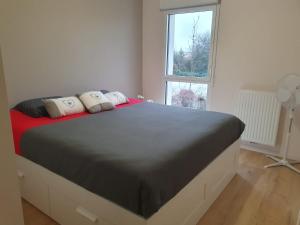 Appartement à Floirac avec 2 chambres, un parking privé, une terrasse, à 5 minutes en voiture de lArkéa Arena de Bordeaux
