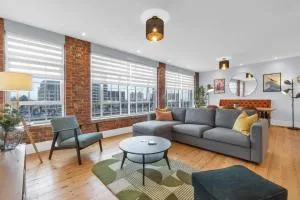 Station Skyline Two By My Getaways - Haywards Heath