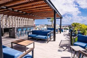 Ocean view Studio, Rooftop Pool, steps from beach Hyatt