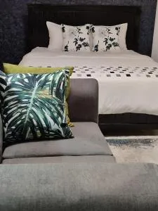 Swanky Stays - Gicheru