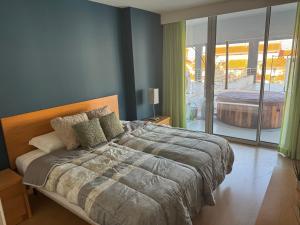 Refurbished 2 bed appt with Hot tub in Vilamoura
