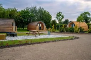 Willow Farm Glamping - Caergwrle