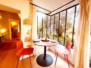 Maisons de vacances *L-Orangeraie* Maison avec jardin, tennis, parking : photos des chambres