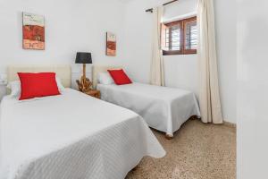 8 Guests Large Villa near Bossa Beaches & Airport