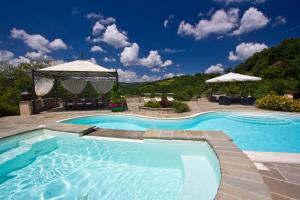 Stunning villa with pool, Jacuzzi and wonderful view