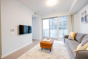 Downtown Charm 2BR Retreat in Prime Location