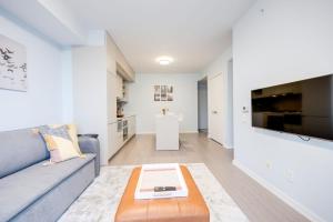 Downtown Charm 2BR Retreat in Prime Location