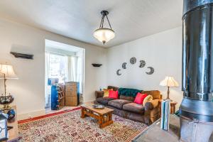 Close to Casinos and Trails Historic Victor Cottage