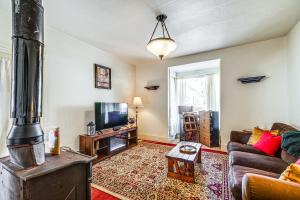 Close to Casinos and Trails Historic Victor Cottage