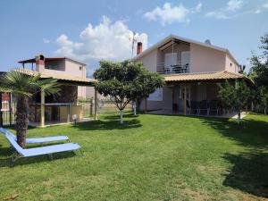 ofrynio kavalas Martin House