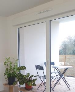 Appartements Appartement a Floirac avec 2 chambres, un parking prive, une terrasse, a 5 minutes en voiture de l'Arkea Arena de Bordeaux : photos des chambres