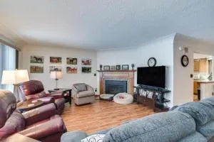 Hot Tub and Fenced Backyard Moorhead Home! - Waubun