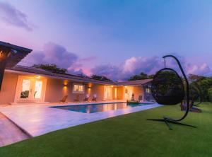 Cozy Villa by Glam Homes