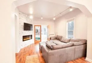 The Uptowner - Mound