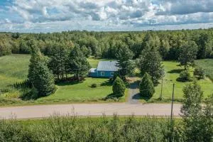 Rustic & Modern Chalet 32 Acre of Land - Maskinongé