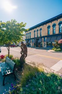 Peninsula Point Cozy Lakefront Condo 1BR 1BA