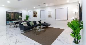 Tropical Villa wJacuzzi Big Terrace & Billiards