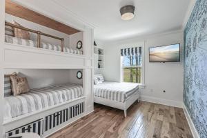 Treasure Palms - Golf Cart- Bikes - Arcade- Peloton- Near Rosemary - Community Pool