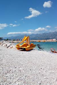 Seaside apartments with a swimming pool Razanac, Zadar - 22306