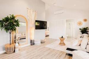 An Idyllic Boho Style Retreat High-end kitchenware