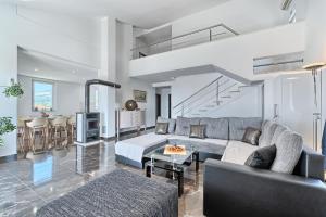 Family friendly house with a swimming pool Kastel Stari, Kastela - 22138