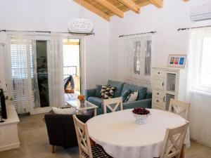 Family-friendly apartments with swimming pool Razanac, Zadar - 22306