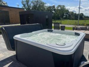 Holiday homes with sauna and jacuzzi in Trz sacz