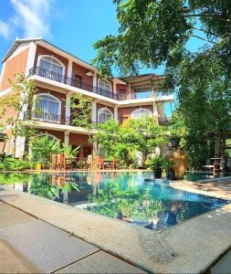 The Coconut House Hotel
