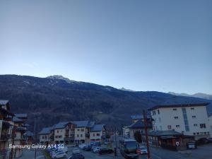 Appartement spacieux 3 pièces avec balcon, animaux admis, près funiculaire - FR-1-411-934