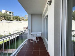 Apartamento acogedor y moderno cerca de la playa con piscina comunitaria, parking y wifi - ES-228-173