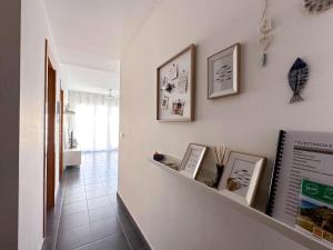 Apartamento acogedor y moderno cerca de la playa con piscina comunitaria, parking y wifi - ES-228-173
