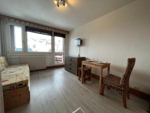 Studio cosy sans Wifi ni parking, proche pistes et commodités - FR-1-694-352