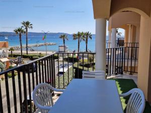 Appartements Beau T2 en front de mer avec clim, parking, animaux admis - FR-1-100-327 : Appartement