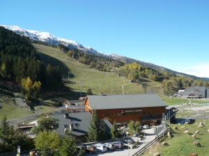 Appartement skis aux pieds Méribel Chaudanne avec parking et cheminée - FR-1-411-937