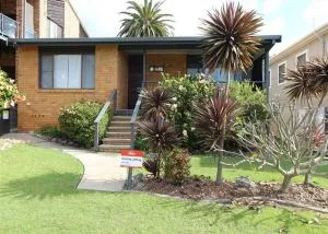 Breakaway, 11 Scott Street - Point Plomer 