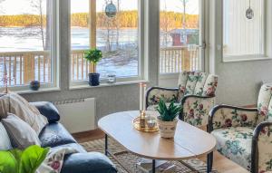 3 Bedroom Cozy Home In Vaggeryd