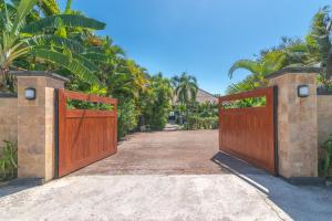 Villa Cerah beachfront